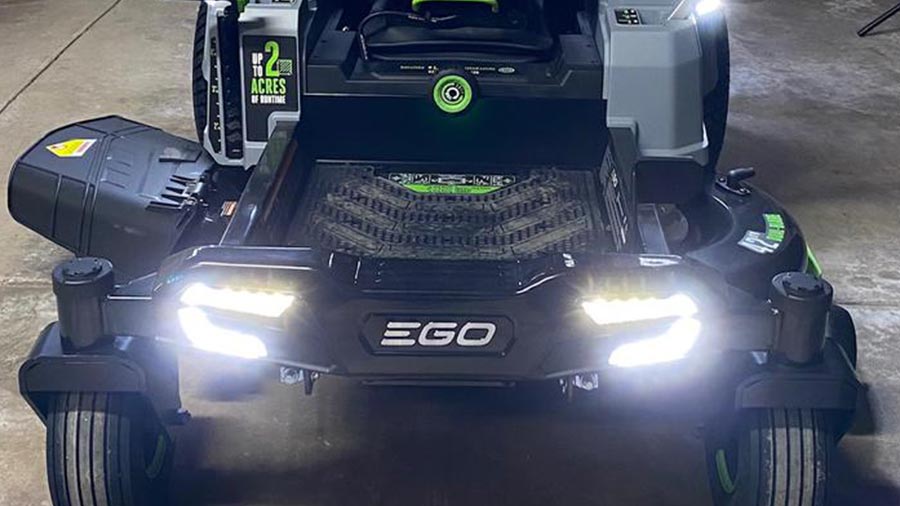 EGO Power+ dévoile sa tondeuse autoportée sur batterie amovible Z6 Zéro  Turn - Zone Outillage